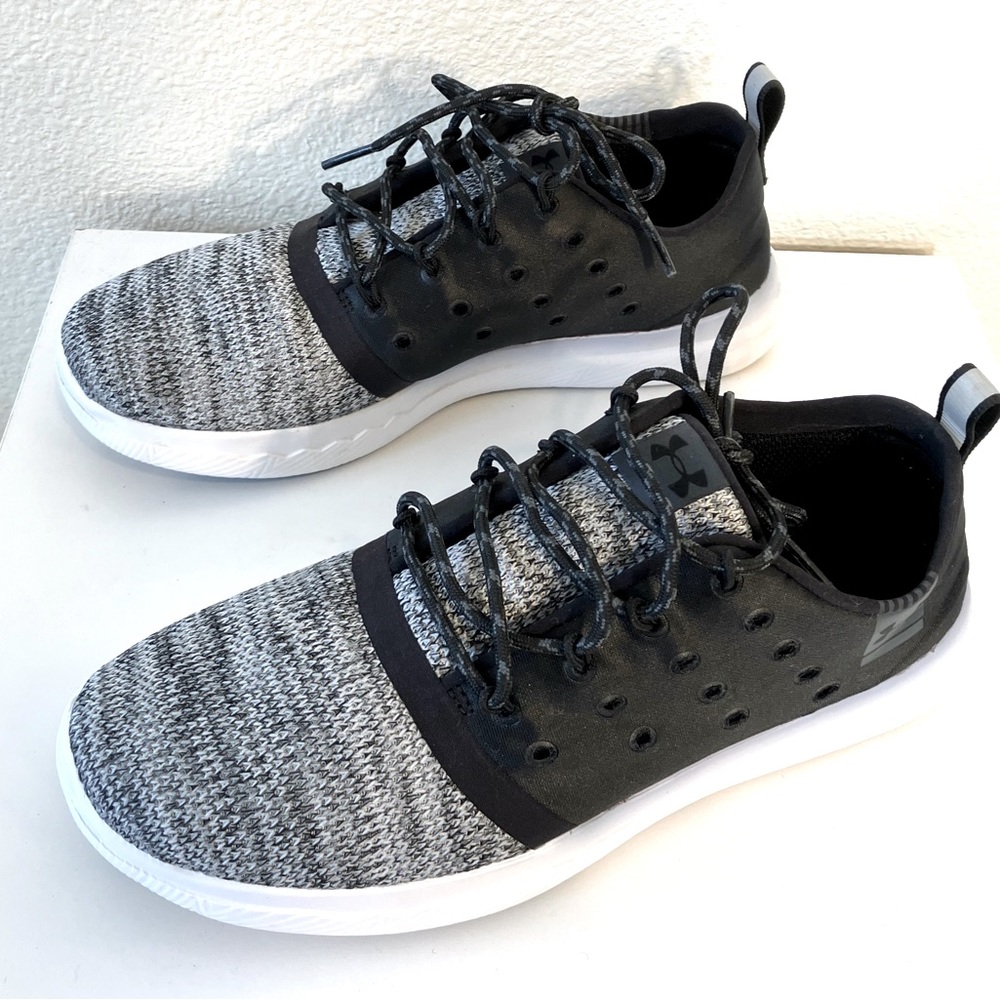 Under Armour Charged 24/7 low running shoes, size 6.5 - practically new!